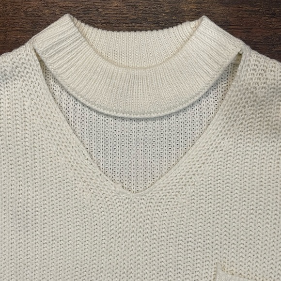 White distressed sweater - Picture 3 of 5